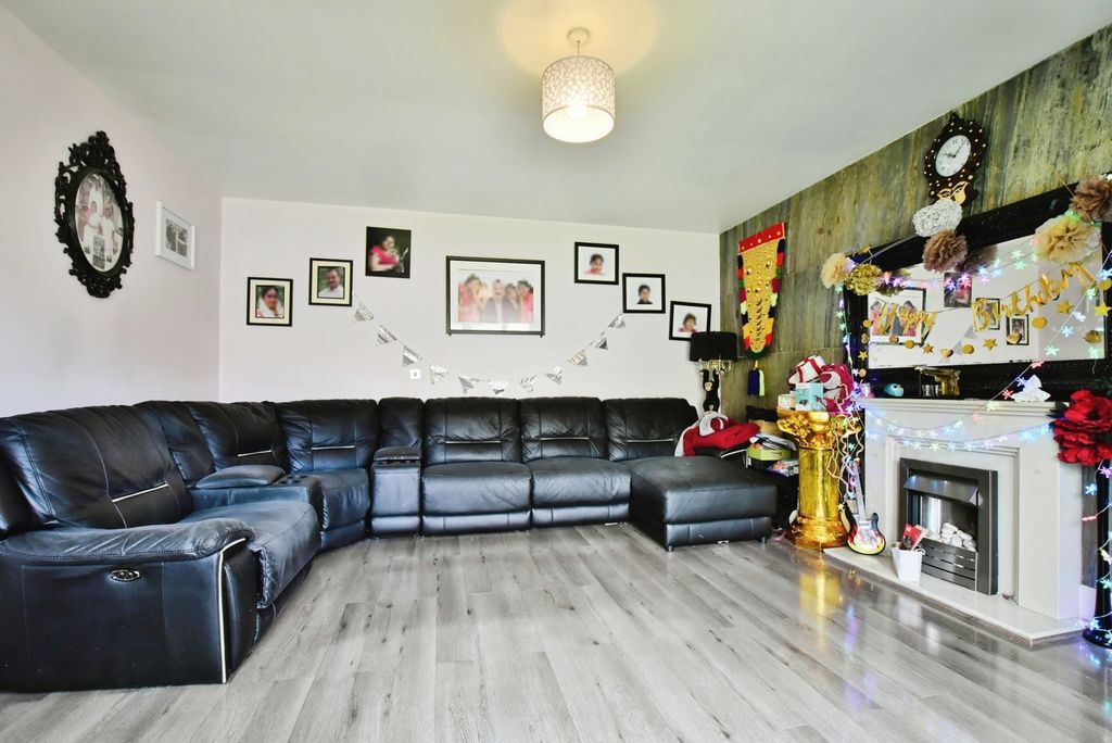 Property photo 3 of 17 Photo