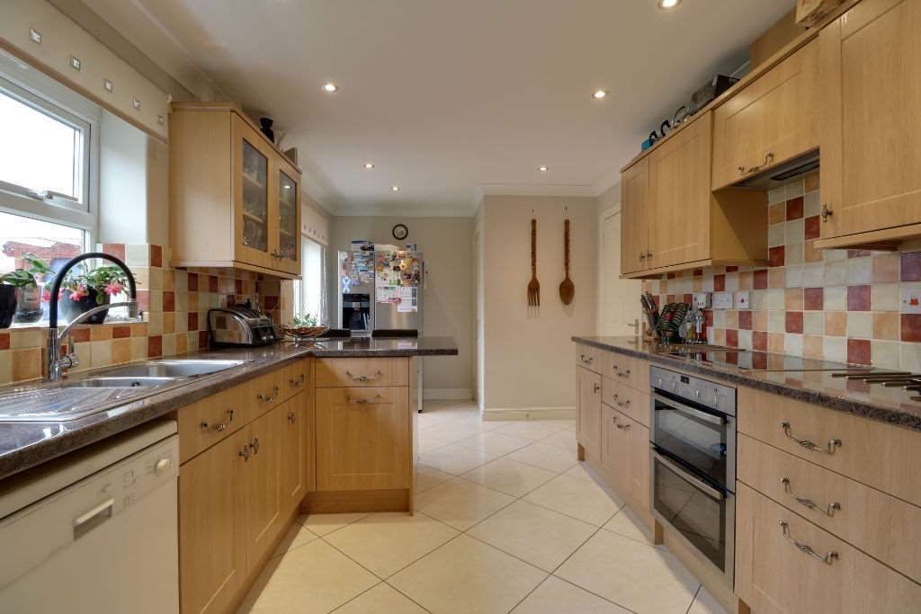 Property photo 2 of 14 Kitchen
