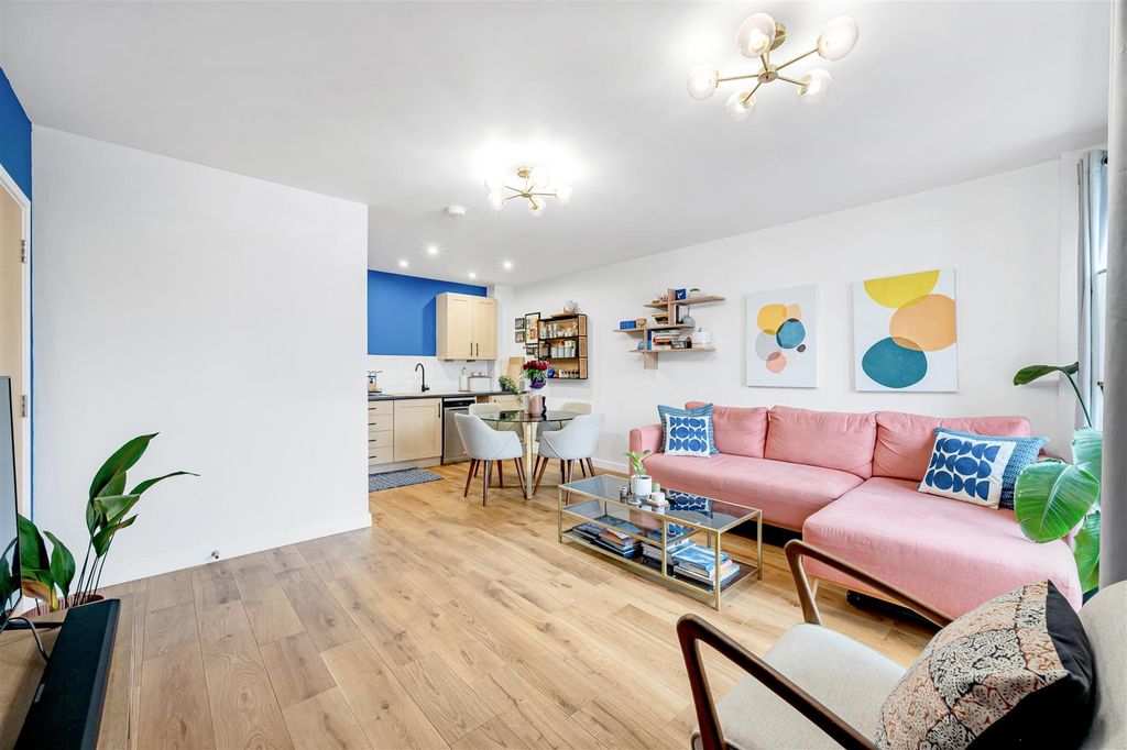 Property photo 2 of 14 Flat 24, Lawrence Court-4.Jpg