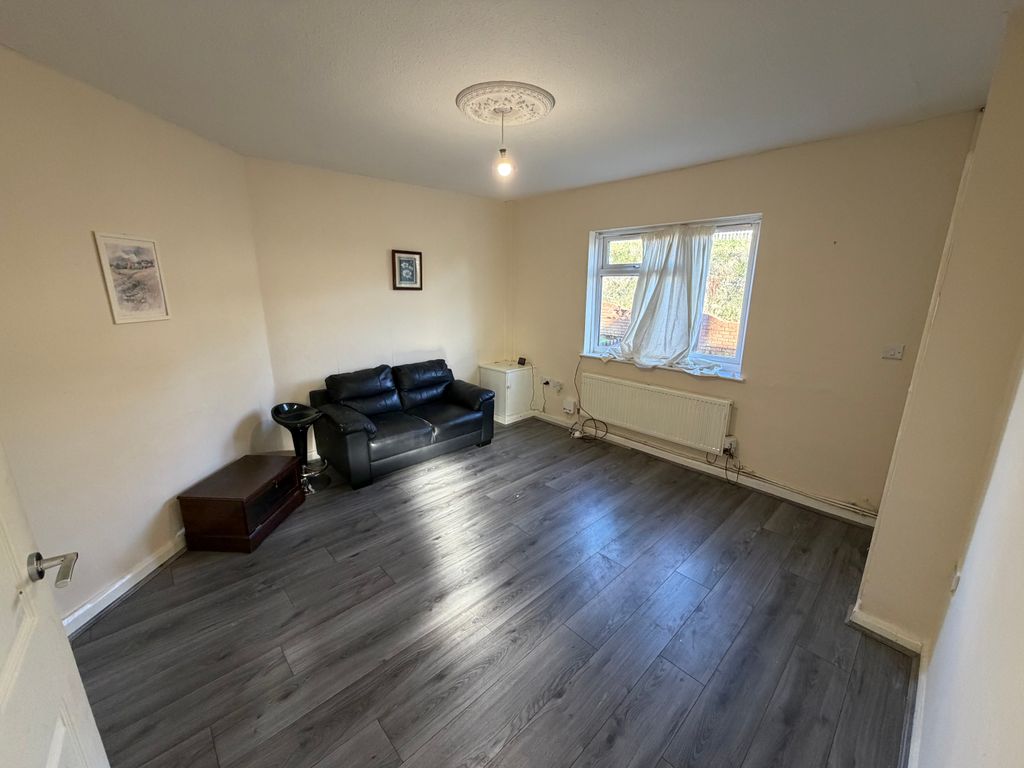 Property photo 2 of 10 Image