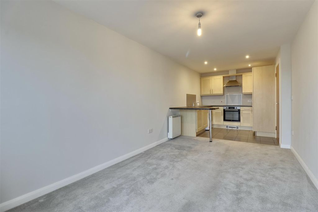 Property photo 2 of 11 Kitchen/Lounge/Diner