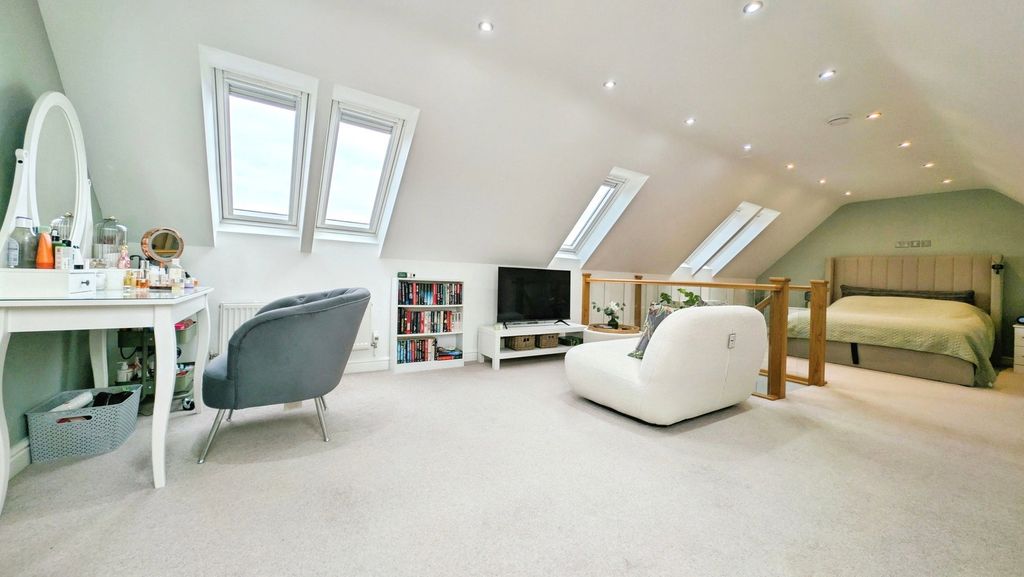 Property photo 3 of 38