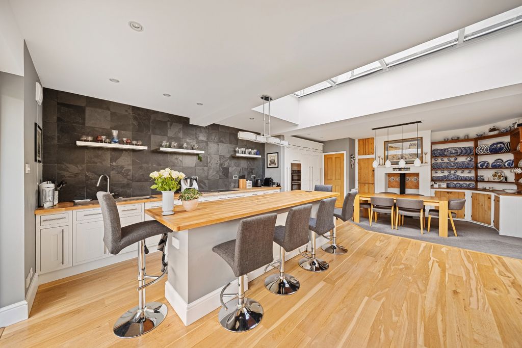 Property photo 2 of 39 3864175