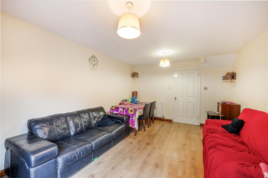 Property photo 2 of 11 Kennedy Close, 7 (12 From 28)-21.Jpg