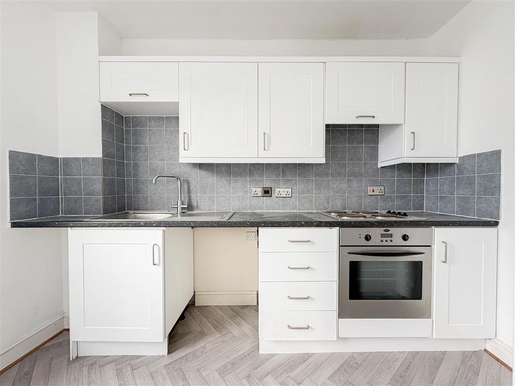 Property photo 2 of 14 Kitchen