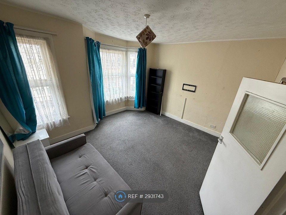Property photo 2 of 8