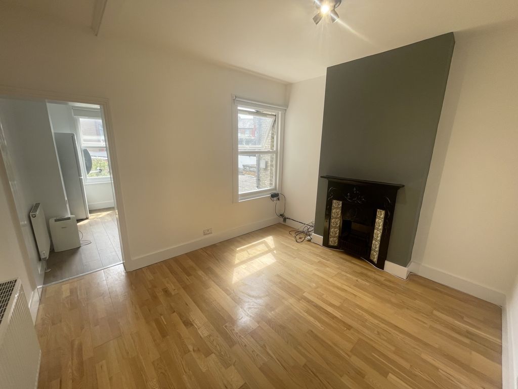 Property photo 1 of 6 1 Bedroom Flat