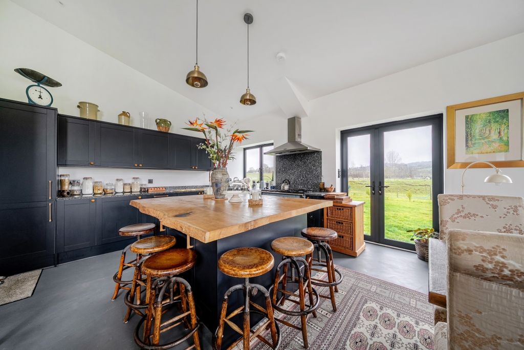 Property photo 2 of 23 1408413-8-6984721...