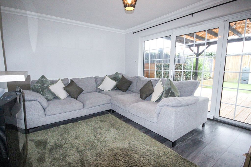 Property photo 2 of 17 Picture No. 32