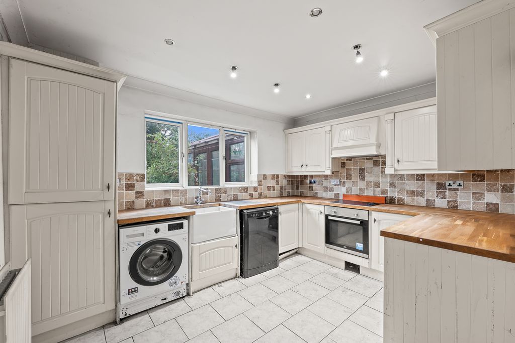 Property photo 2 of 15 Kitchen