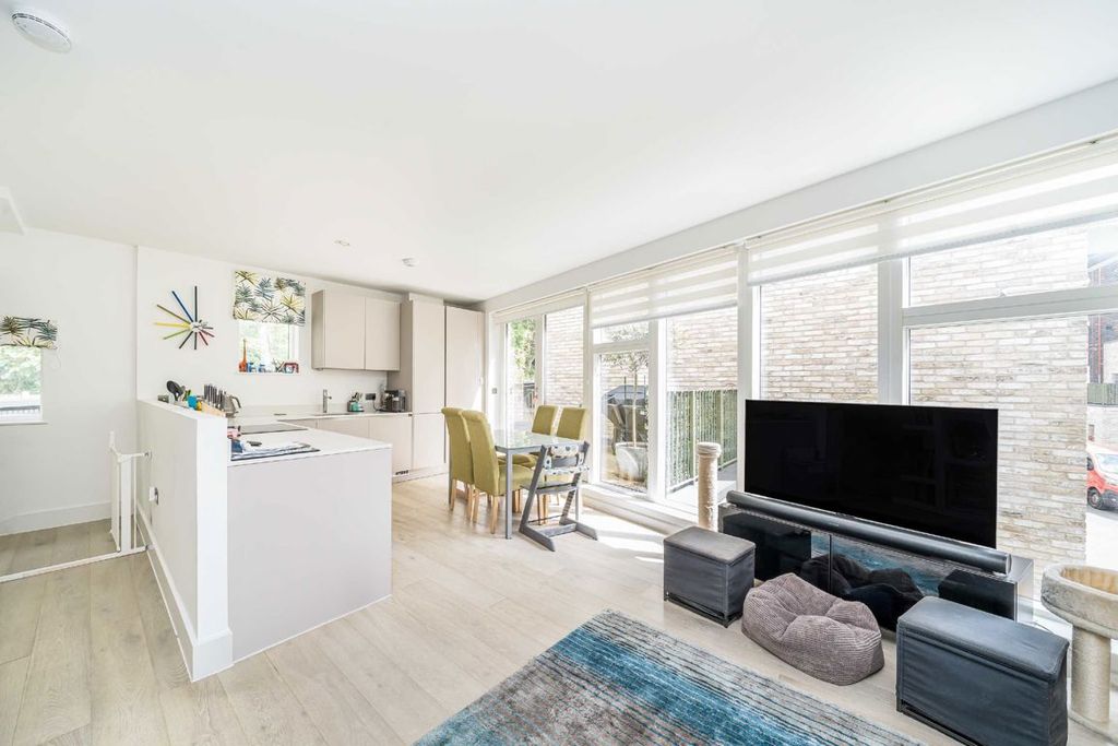 Property photo 2 of 9