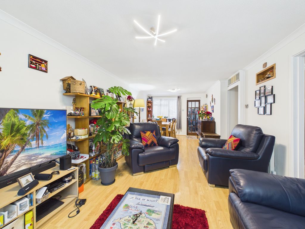 Property photo 2 of 13 Lounge