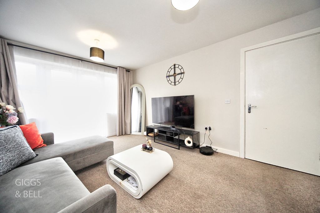 Property photo 3 of 15 4549572