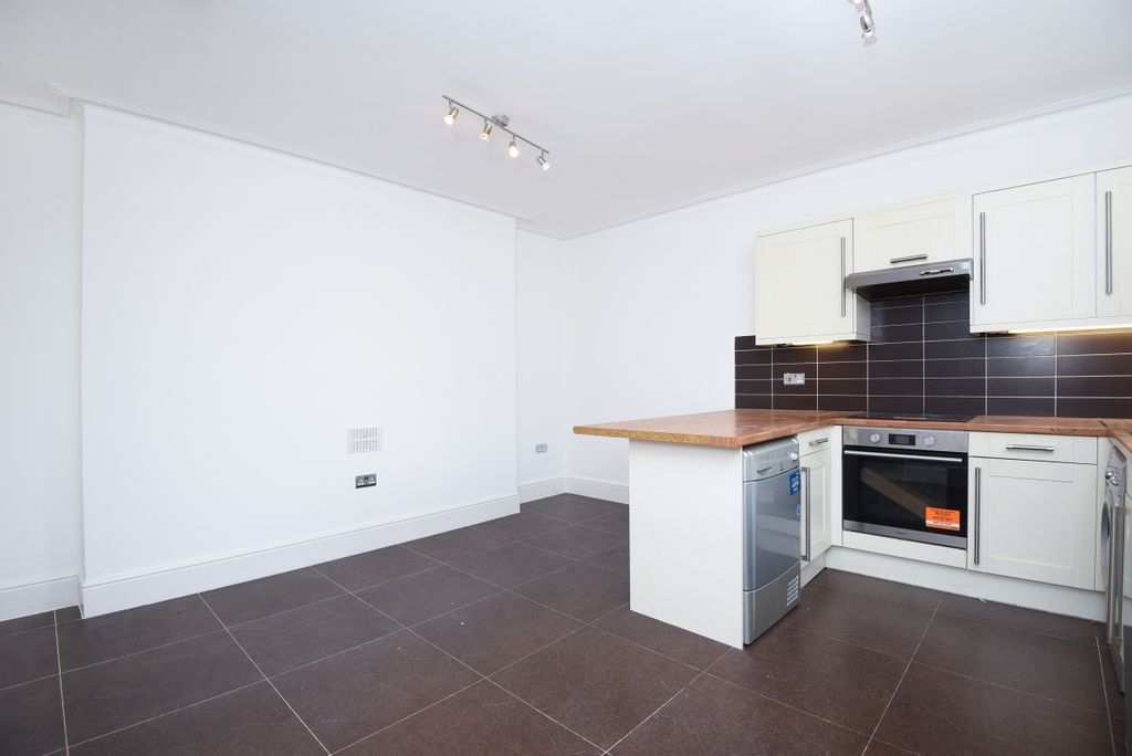 Property photo 2 of 7 Kitchen