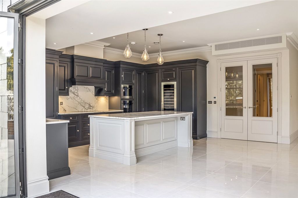 Property photo 2 of 17 Picture No. 34