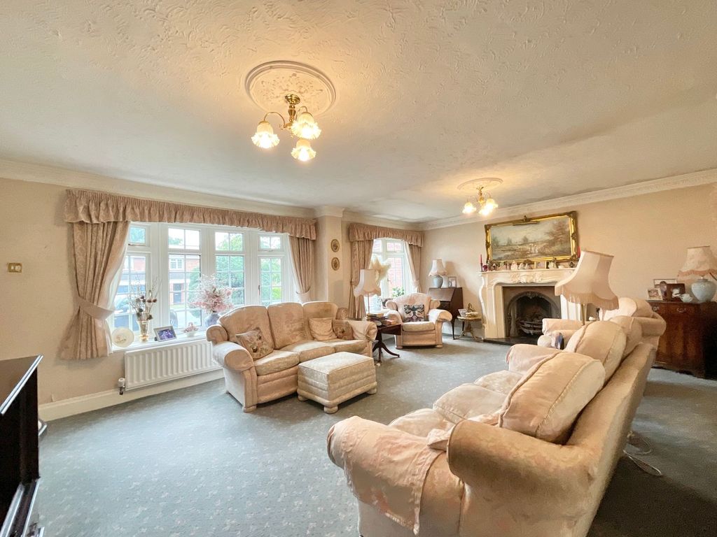 Property photo 2 of 17
