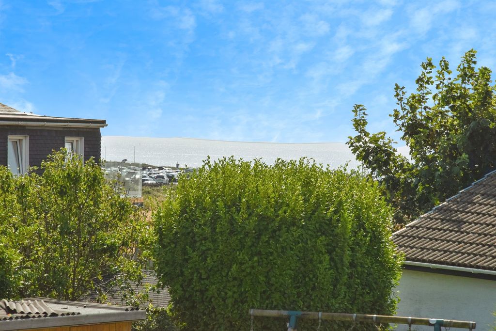 Property photo 3 of 32