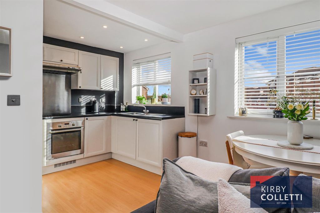 Property photo 3 of 13