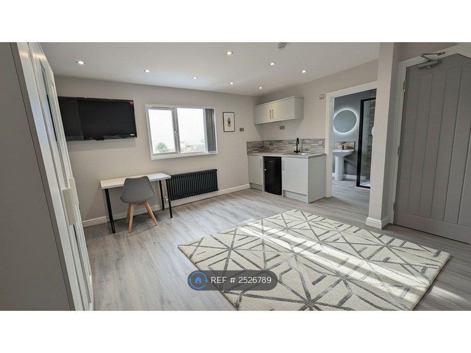 Property photo 1 of 8 Studio Loft Kitchenette (£1100Pm)