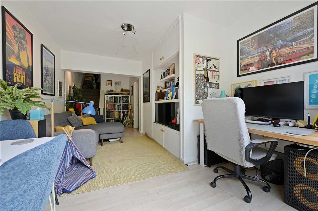 Property photo 3 of 12