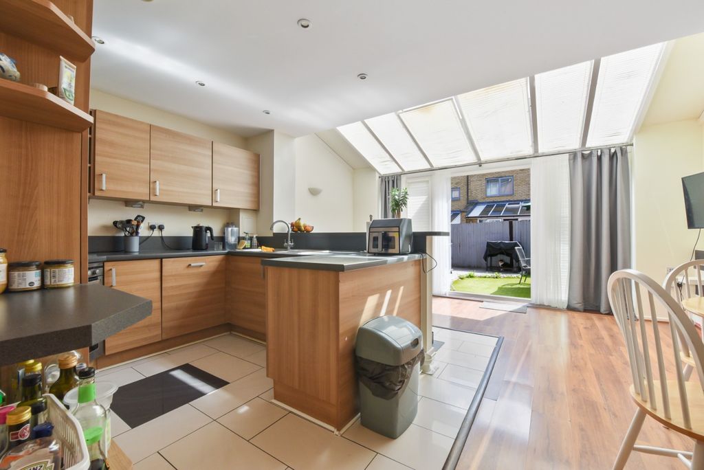 Property photo 3 of 25 4380958
