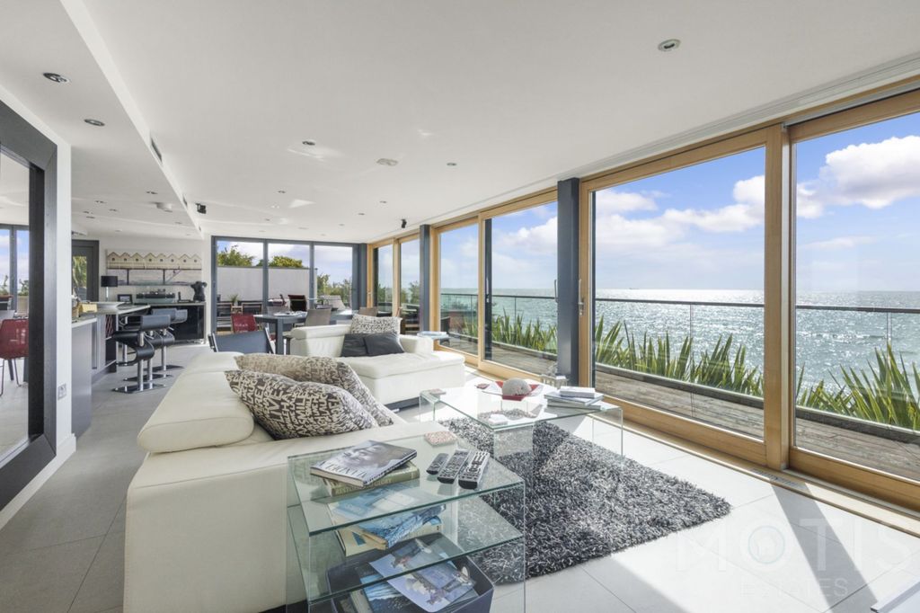 Property photo 2 of 31 Photo 30