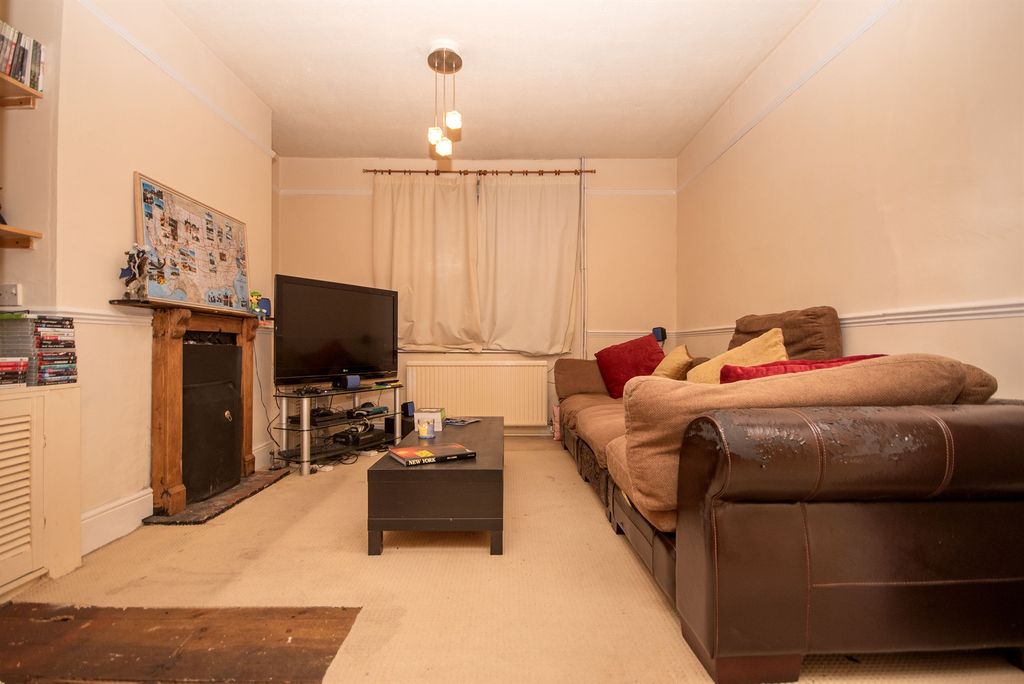 Property photo 3 of 9