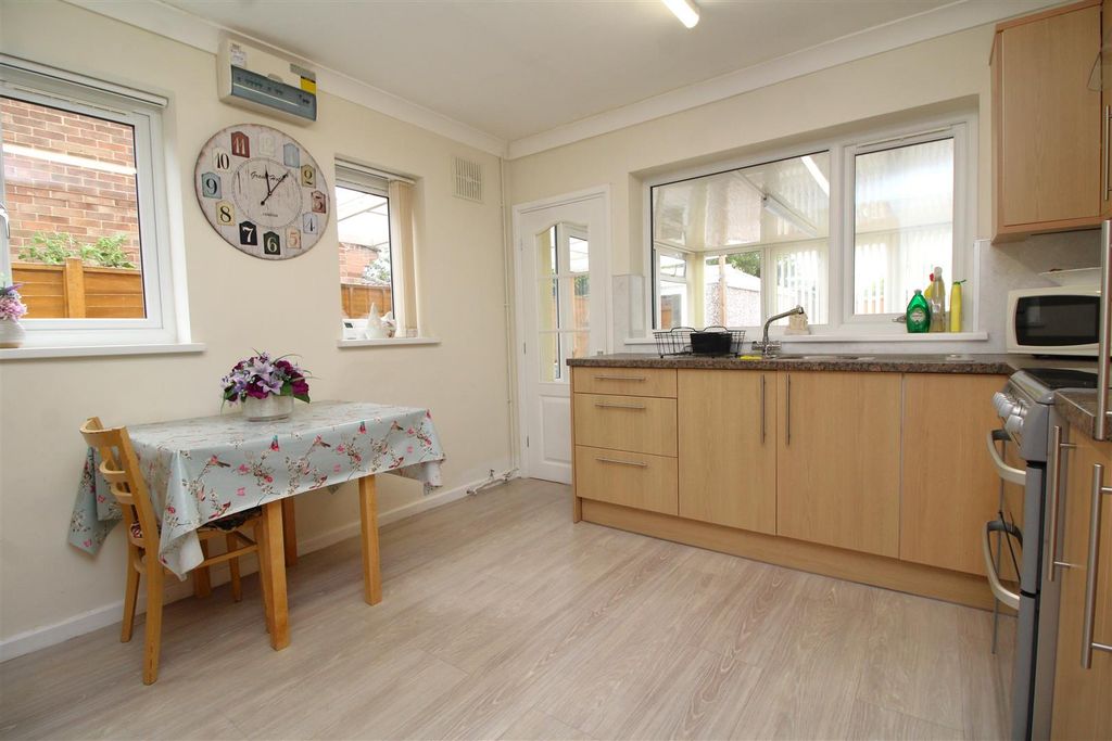 Property photo 3 of 13 Kitchen 2 .Jpg