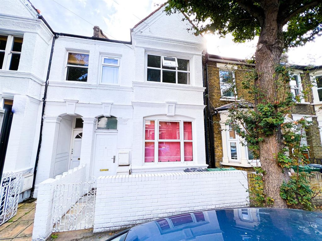 Property photo 1 of 14 Park Grove Rd E11