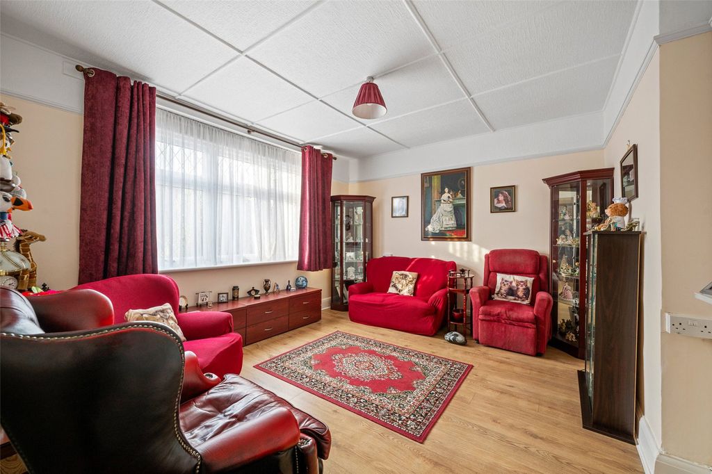 Property photo 2 of 22 Lounge