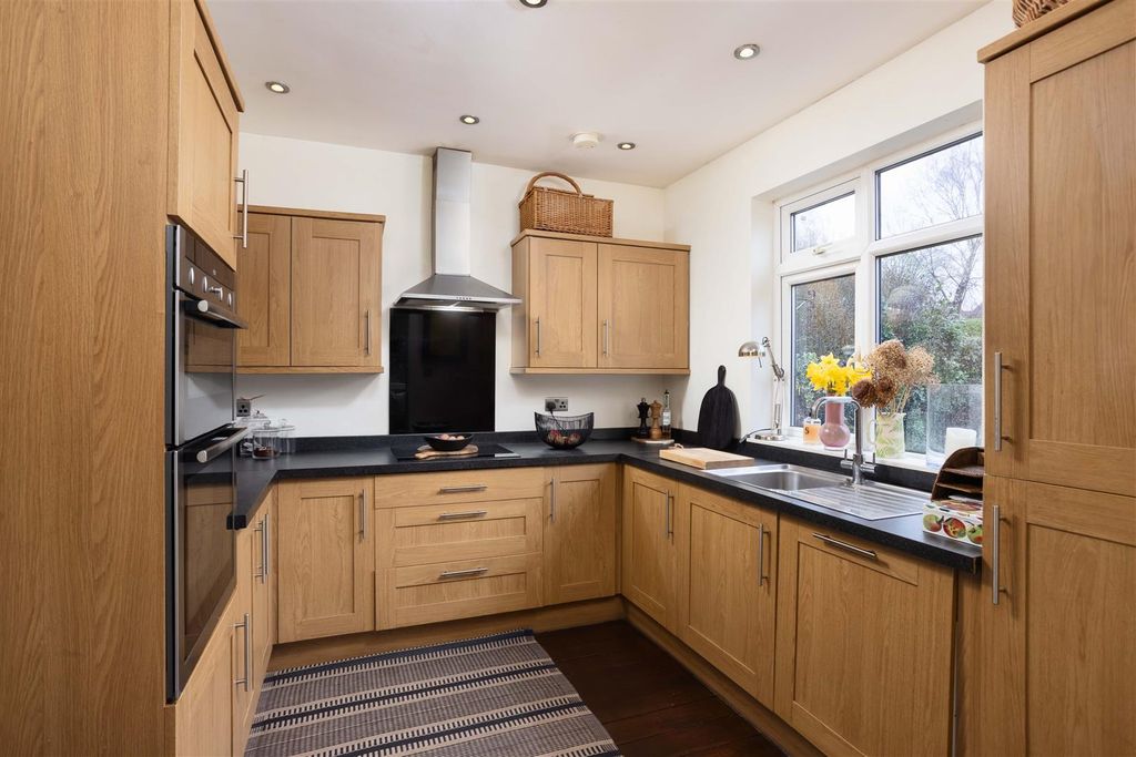 Property photo 3 of 18 00006.Jpg