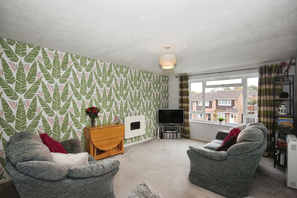 Property photo 2 of 16 Lounge