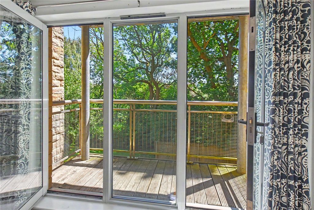 Property photo 3 of 16 Balcony