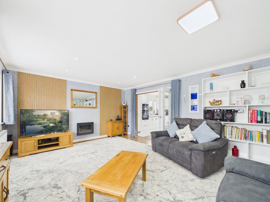 Property photo 2 of 32