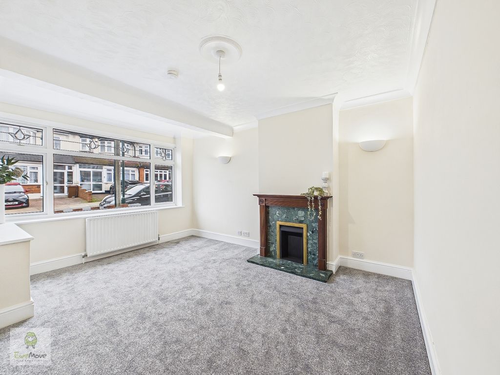 Property photo 3 of 18 Lounge