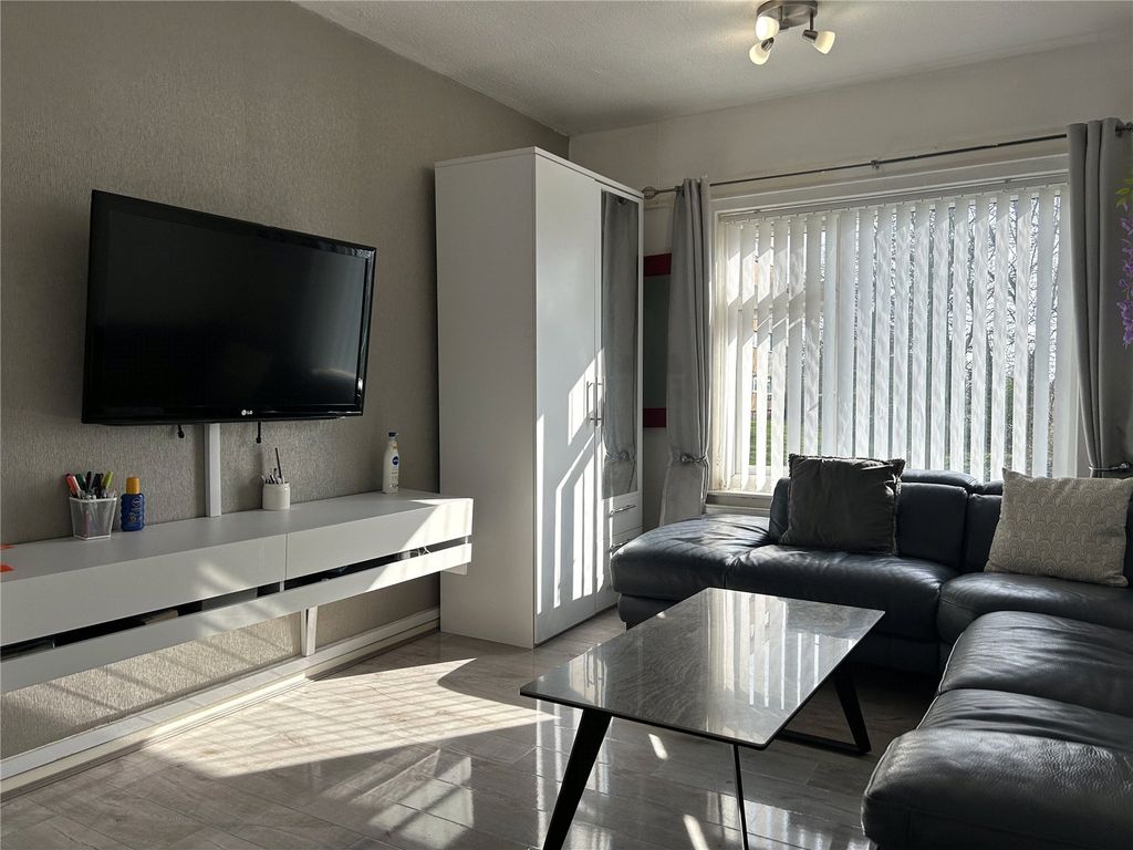 Property photo 3 of 9 Lounge