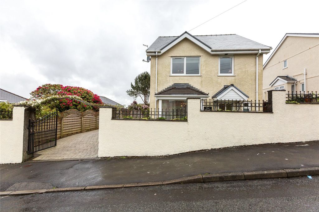 Property photo 2 of 23 Picture No. 50