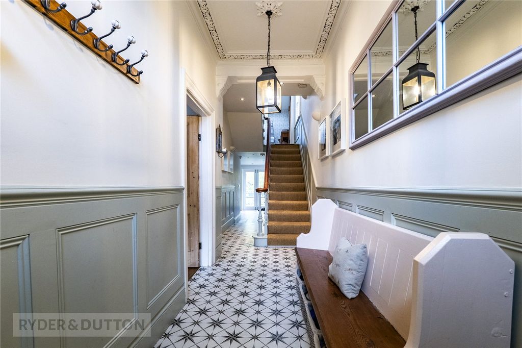 Property photo 2 of 32 Entrance Hallway