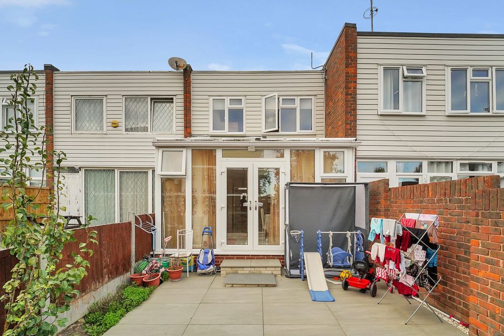 Property photo 2 of 18