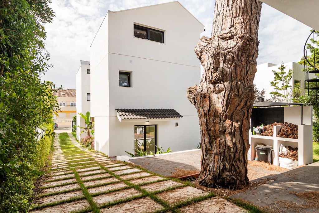 Property photo 3 of 21 Image