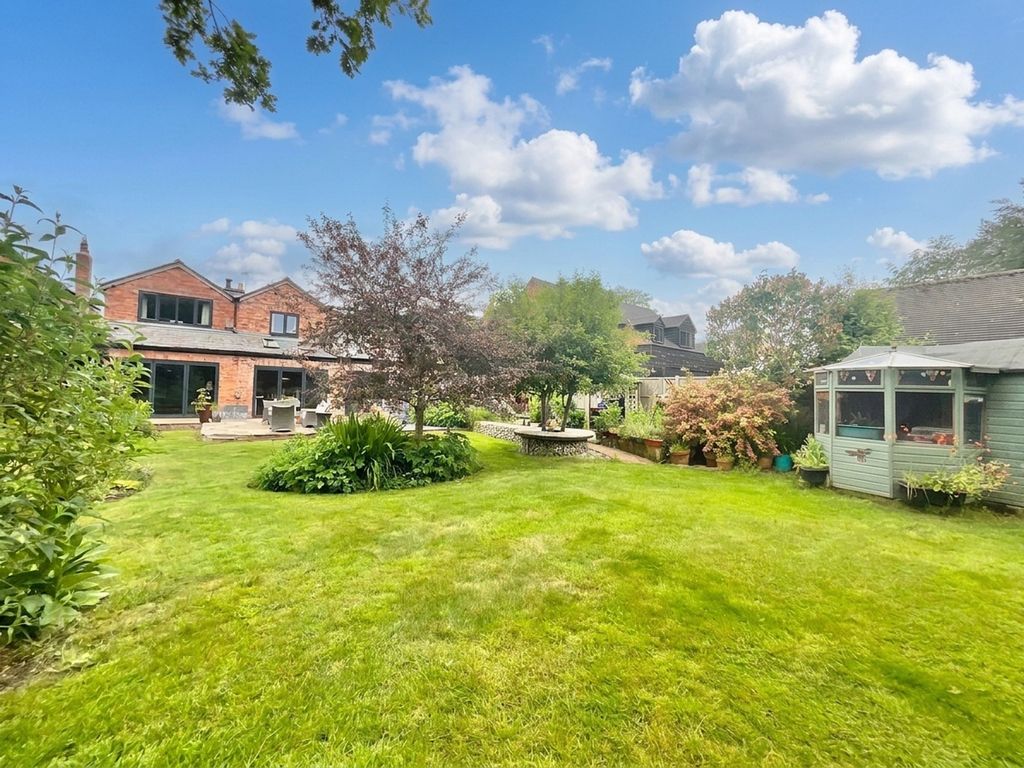 Property photo 2 of 33