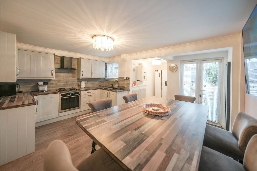 Property photo 2 of 11 Dining Kitchen