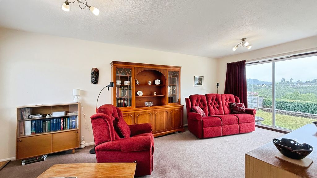 Property photo 3 of 15 Lounge