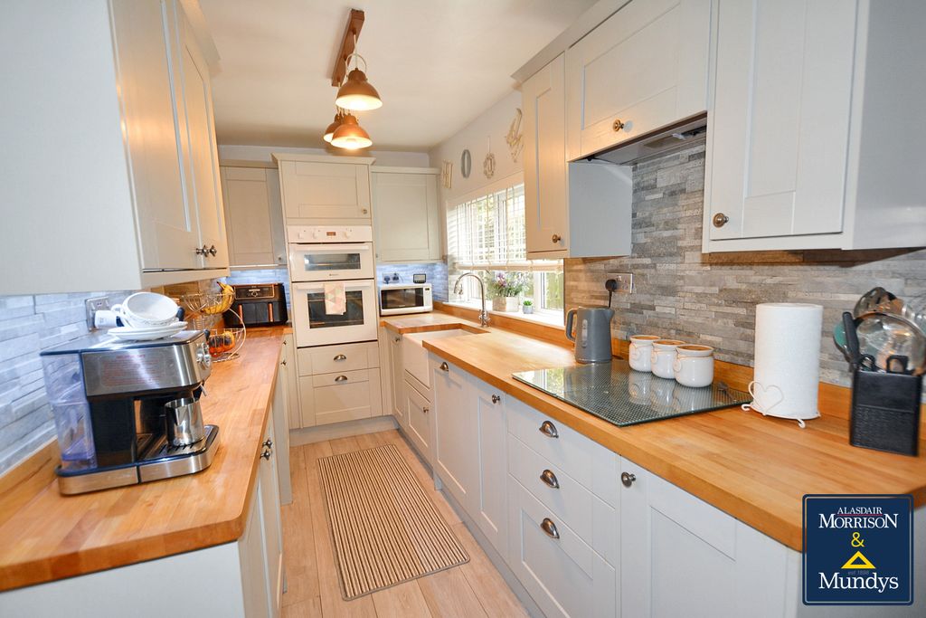 Property photo 2 of 21 Kitchen