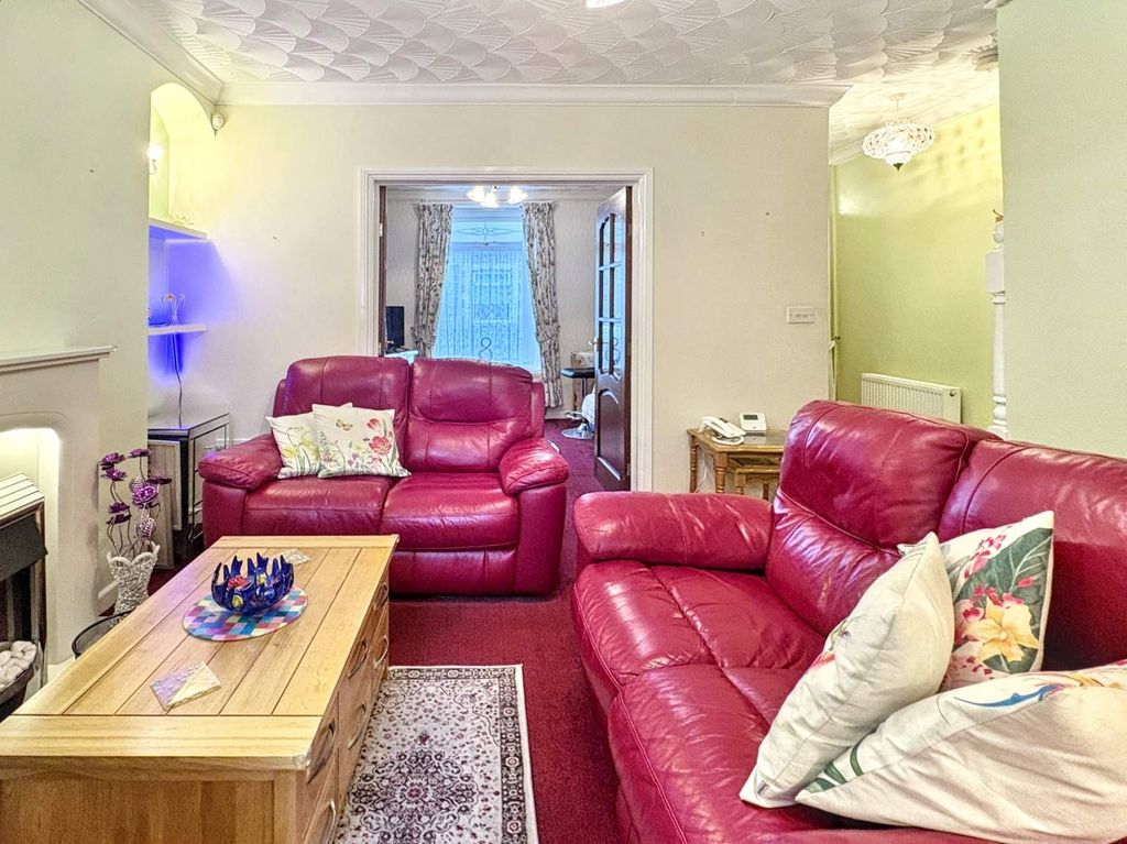 Property photo 2 of 15 Lounge