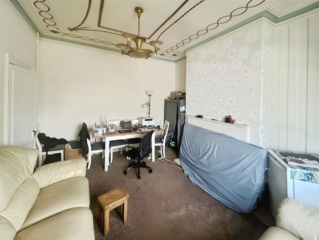 Property photo 3 of 15 Lounge