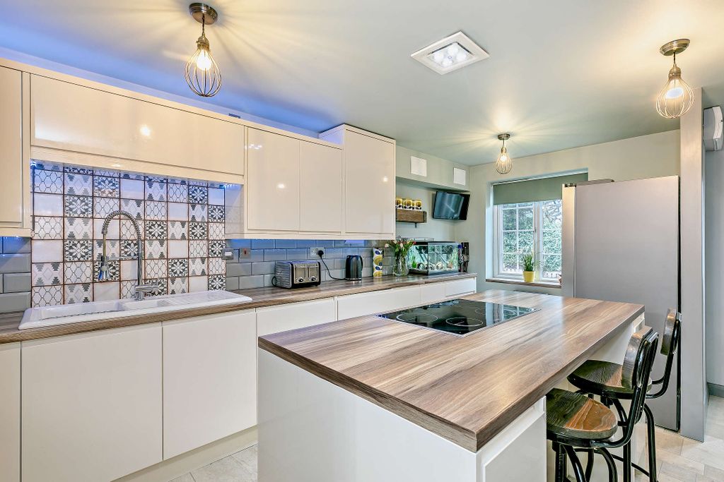 Property photo 2 of 22 Kitchen