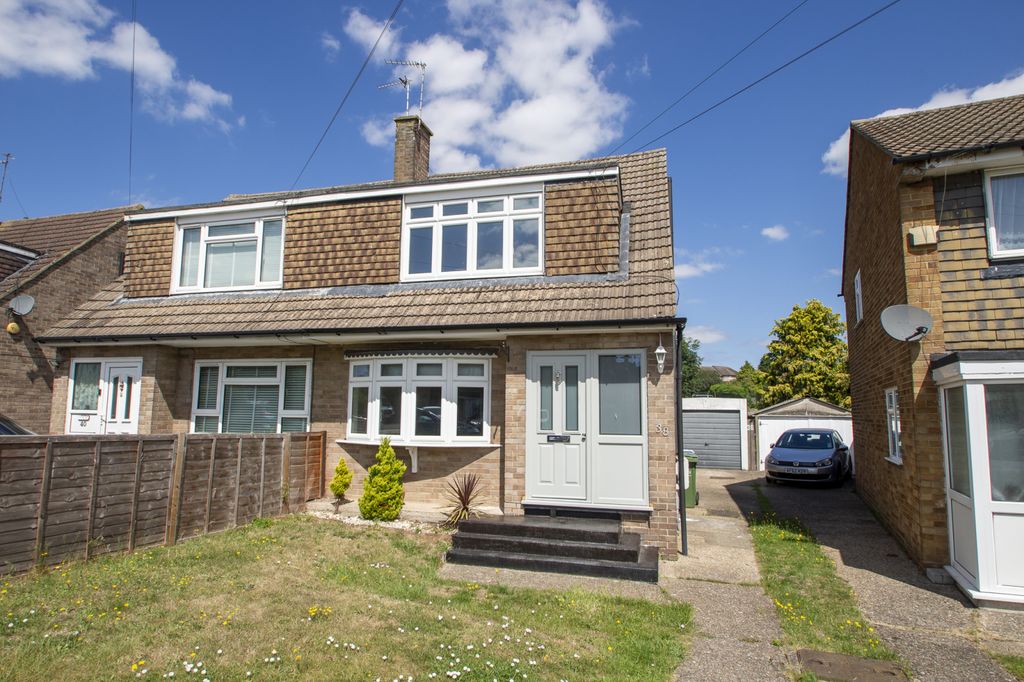 Property photo 1 of 12 Drydon Road, Welling