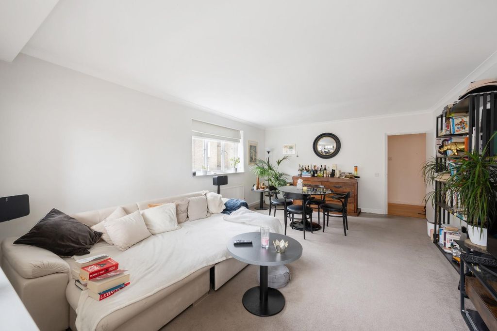 Property photo 3 of 17 Flat 34, 6 Porchester Terrace Hi-3.Jpg