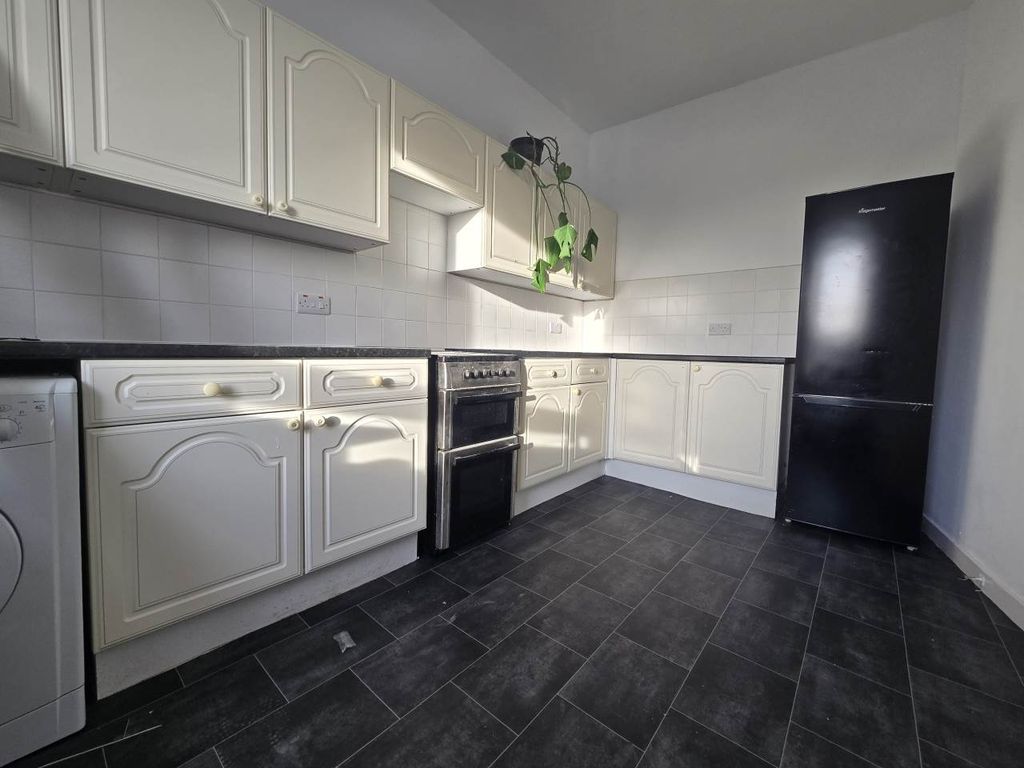 Property photo 3 of 6 20260928_173119